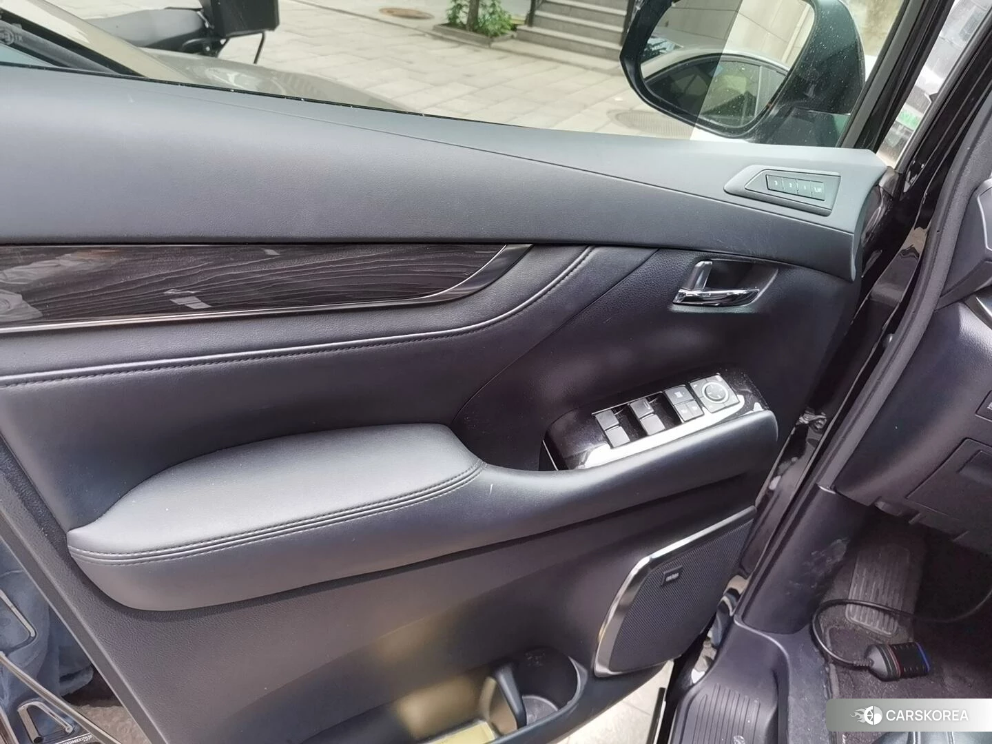Lexus LM id 4468166 из Китая 16