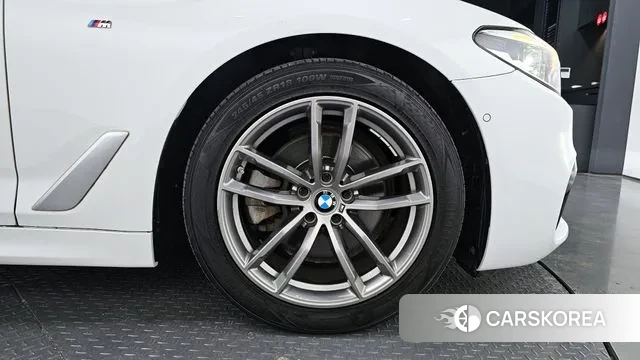 BMW 5 Series (G30) id 3248774 из Кореи 15