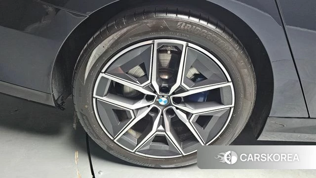 BMW 5 Series (G60) id 4847179 из Кореи 26