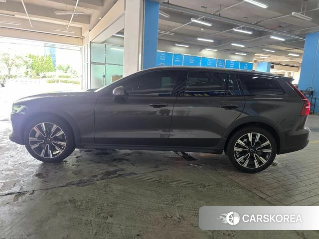 Volvo V60 Cross-Country 2nd Generation 2024 Серый из Кореи, фото 5