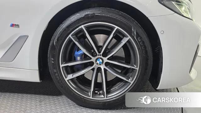 BMW 5 Series (G30) id 3533851 из Кореи 15