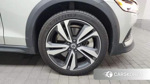 Volvo V60 Cross-Country 2nd Generation id 3023737 из Кореи 15