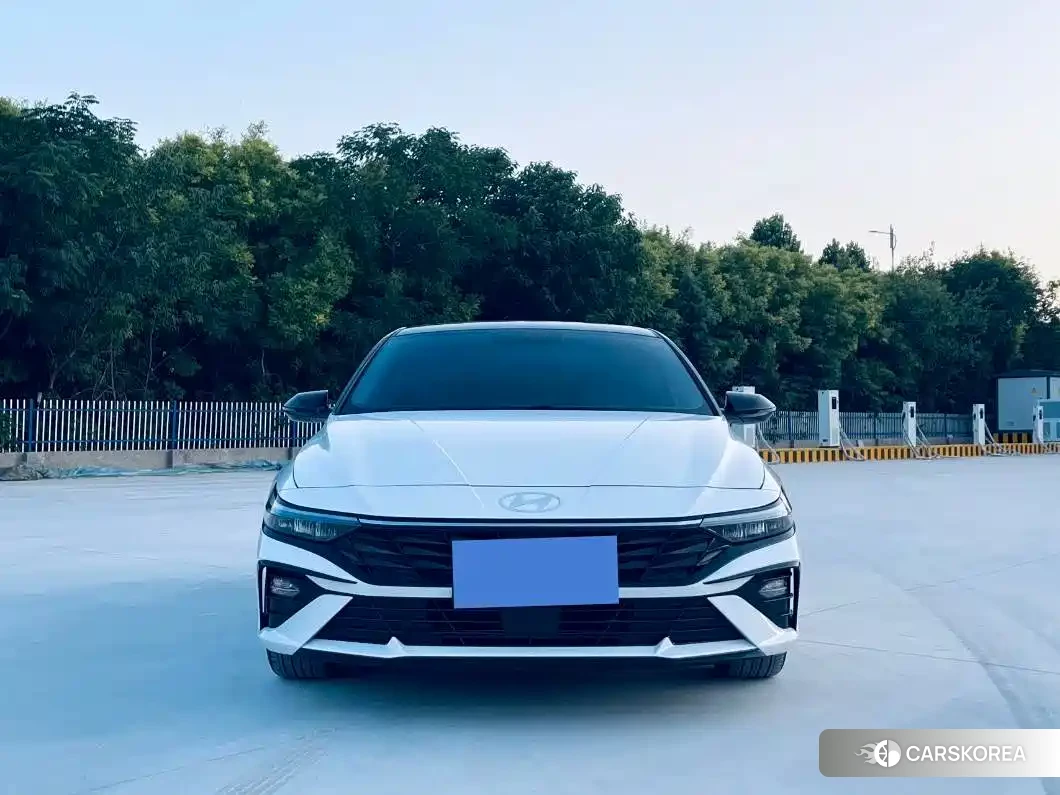 Hyundai Elantra 2023 Белый из Китая, фото 5