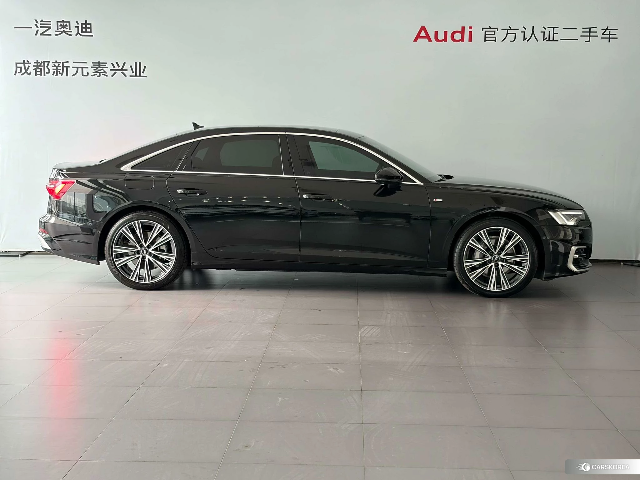 Audi A6L id 4440638 из Китая 12