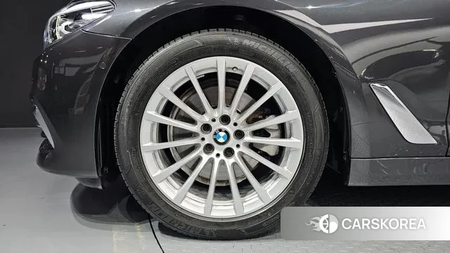 BMW 5 Series (G30) id 3519928 из Кореи 15