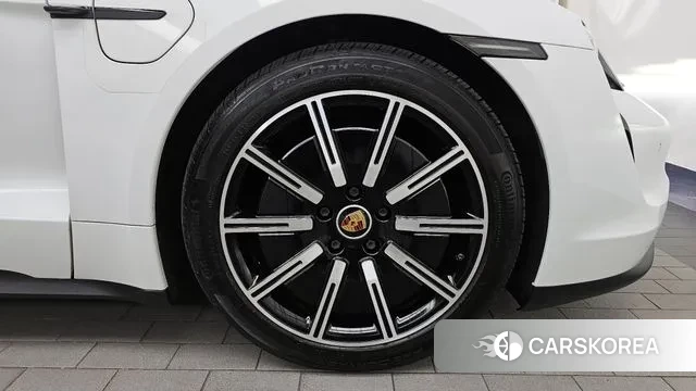 Porsche Taycan id 3361871 из Кореи 15