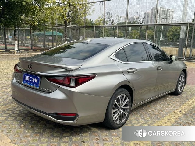 Lexus ES id 4298513 из Китая 7