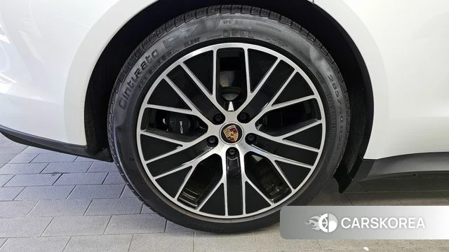 Porsche Taycan id 3941146 из Кореи 15