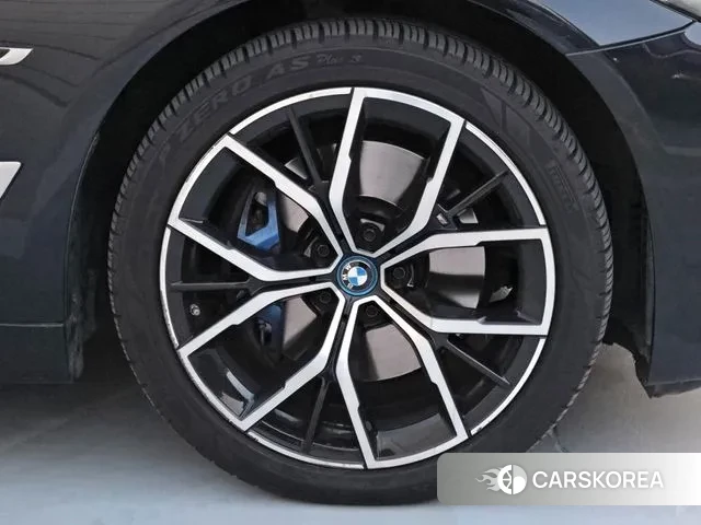 BMW 5 Series (G30) id 3539890 из Кореи 10