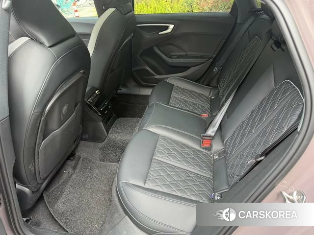 Audi A5L id 4260178 из Китая 15