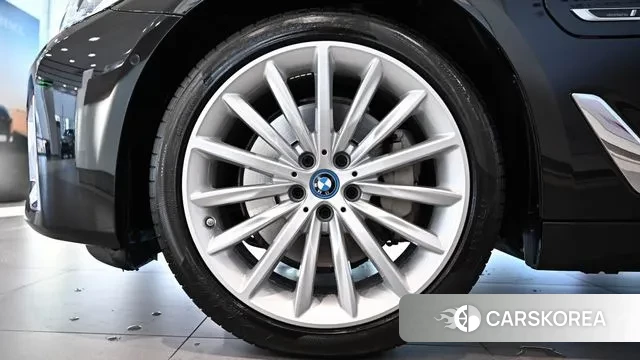 BMW 5 Series (G30) id 3586131 из Кореи 15