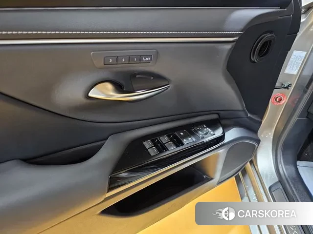 Lexus ES300h 7th generation id 3338584 из Кореи 12