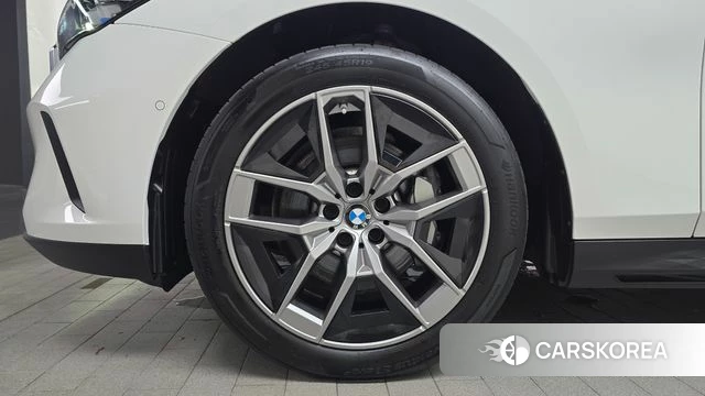 BMW 5 Series (G60) id 4579118 из Кореи 27