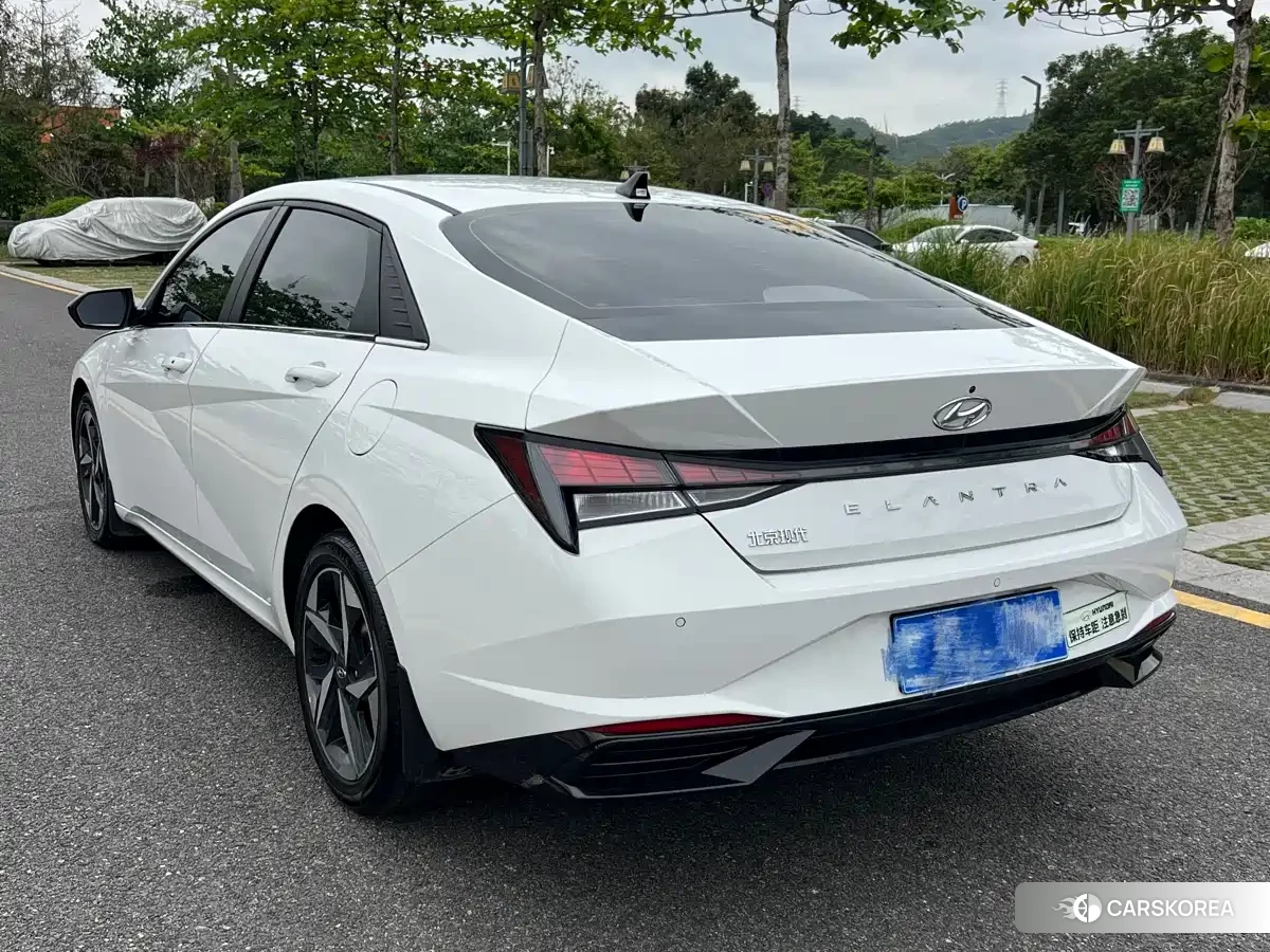 Hyundai Elantra 2023 Белый из Китая, фото 5