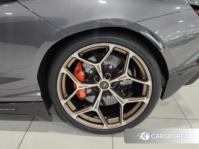 Lamborghini Revuelto id 3963260 из Кореи 13