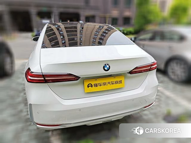 BMW 5 series 2025 Белый из Китая, фото 5