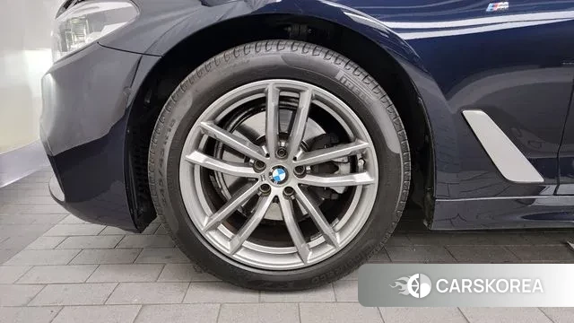 BMW 5 Series (G30) id 3396897 из Кореи 15