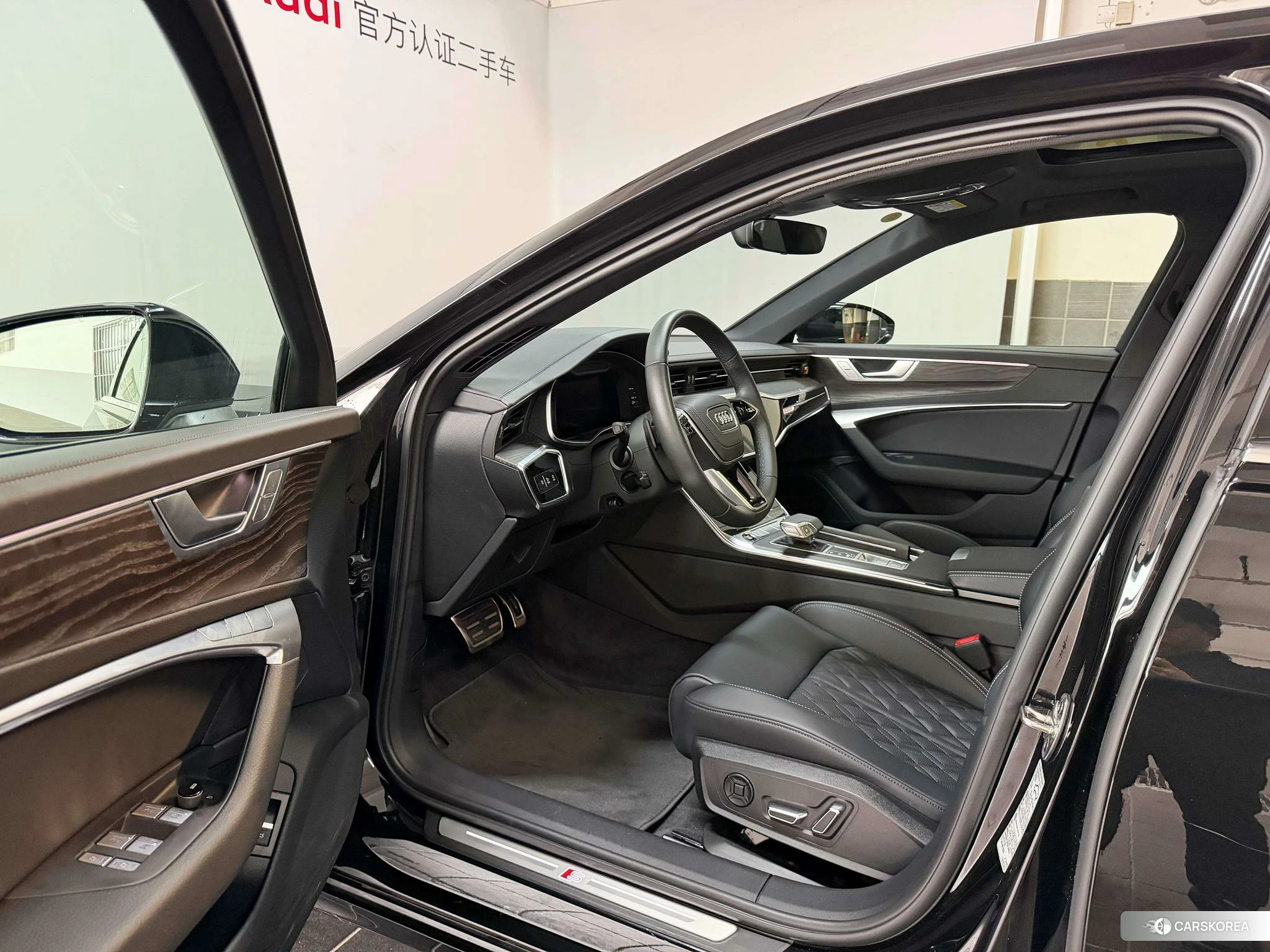 Audi A6L id 4486271 из Китая 10