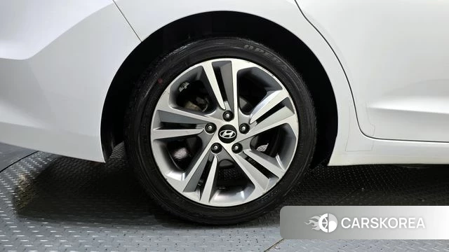 Hyundai Avante AD id 3814383 из Кореи 15