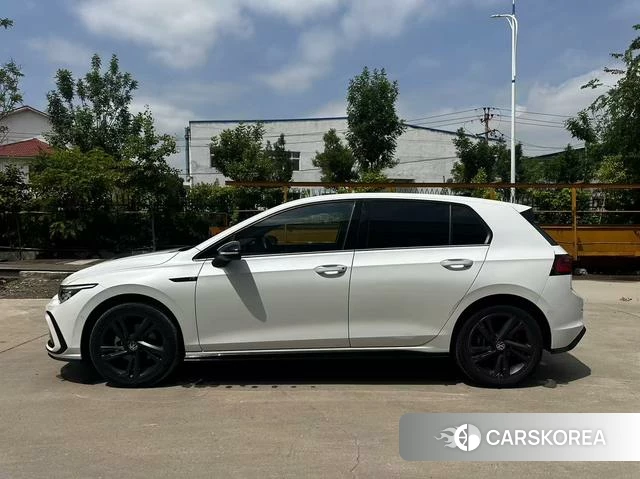 Volkswagen Golf 2023 Белый из Китая, фото 5
