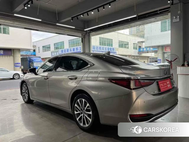 Lexus ES 2022 Серебристо-серый из Китая, фото 5
