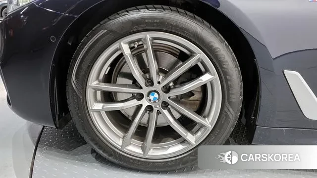 BMW 5 Series (G30) id 3672155 из Кореи 15