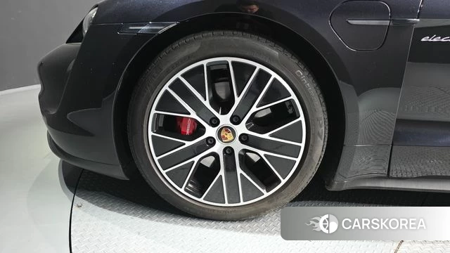 Porsche Taycan id 4573409 из Кореи 29