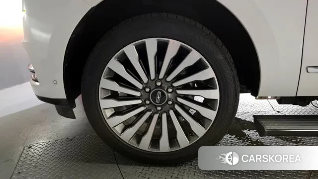 Lincoln Navigator 4th generation id 3008075 из Кореи 15