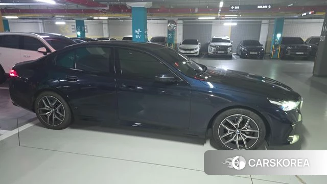 BMW 5 Series (G60) 2026 Черный из Кореи, фото 5