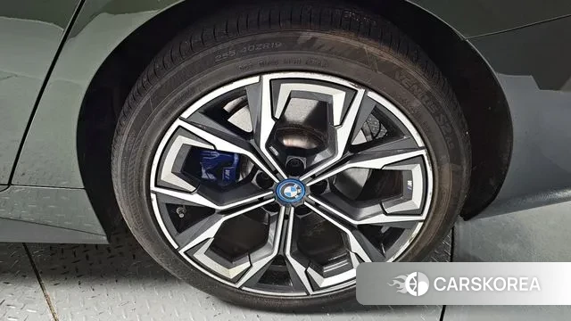 BMW i4 id 3159737 из Кореи 15