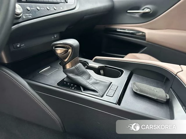 Lexus ES id 4307412 из Китая 23