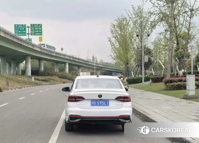 Volkswagen Lavida 2023 Белый из Китая, фото 5