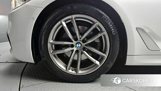 BMW 5 Series (G30) id 4294658 из Кореи 31