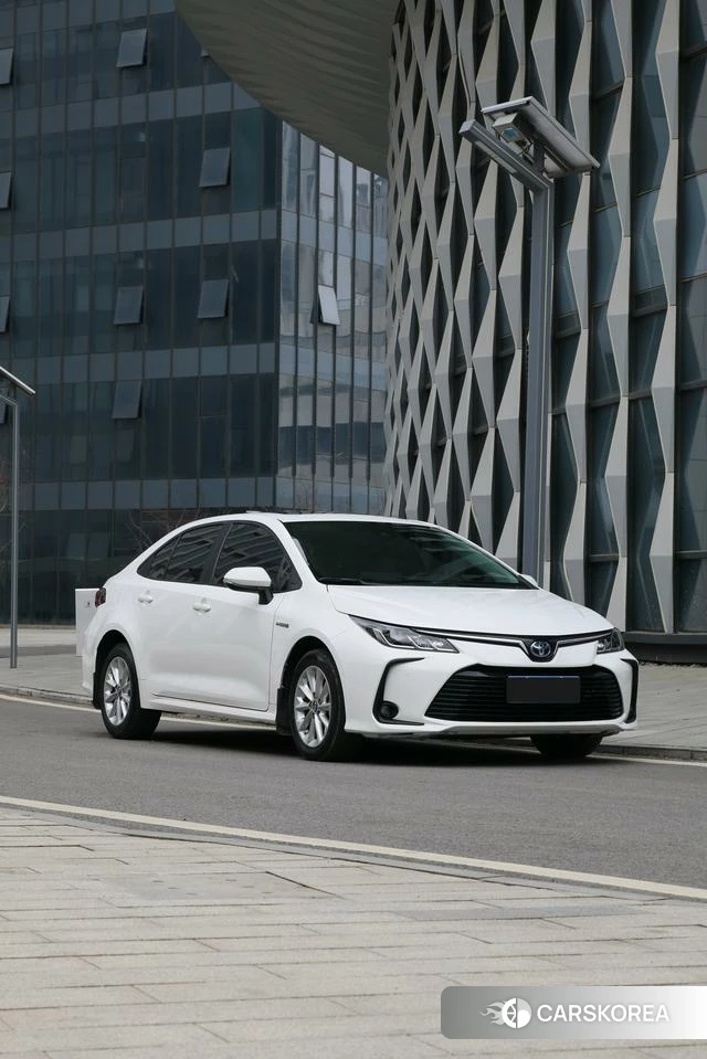 Toyota Corolla dual engine E+ 2022 Белый из Китая, фото 5
