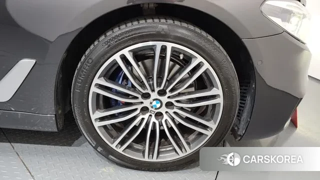 BMW 5 Series (G30) id 3666462 из Кореи 15