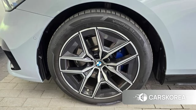 BMW 5 Series (G60) id 4548651 из Кореи 27