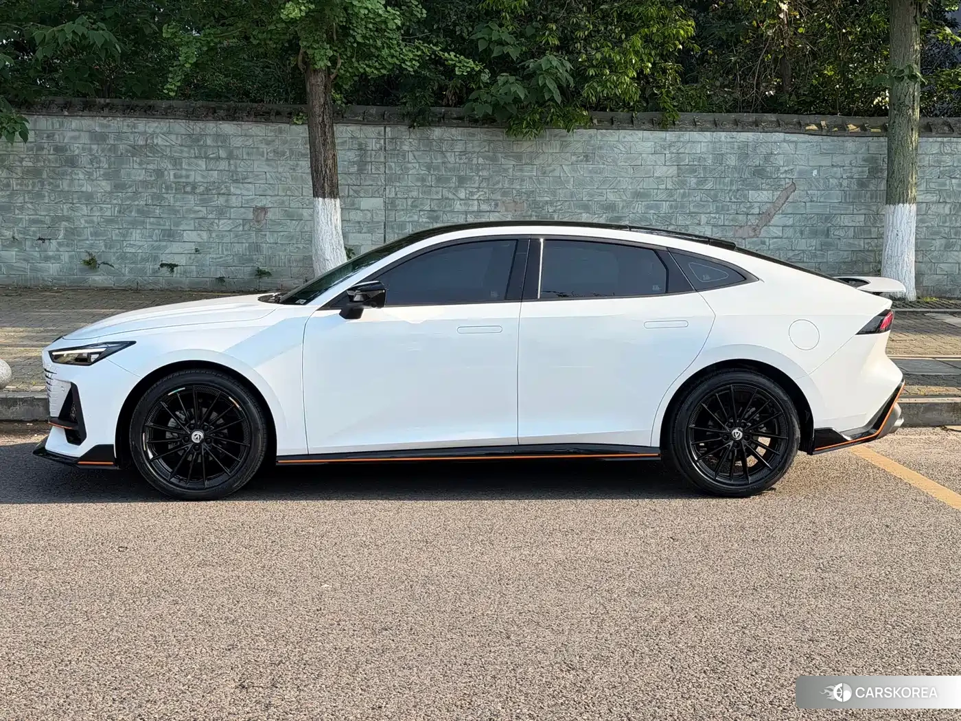 Chang'an UNI-V 2023 Белый из Китая, фото 5