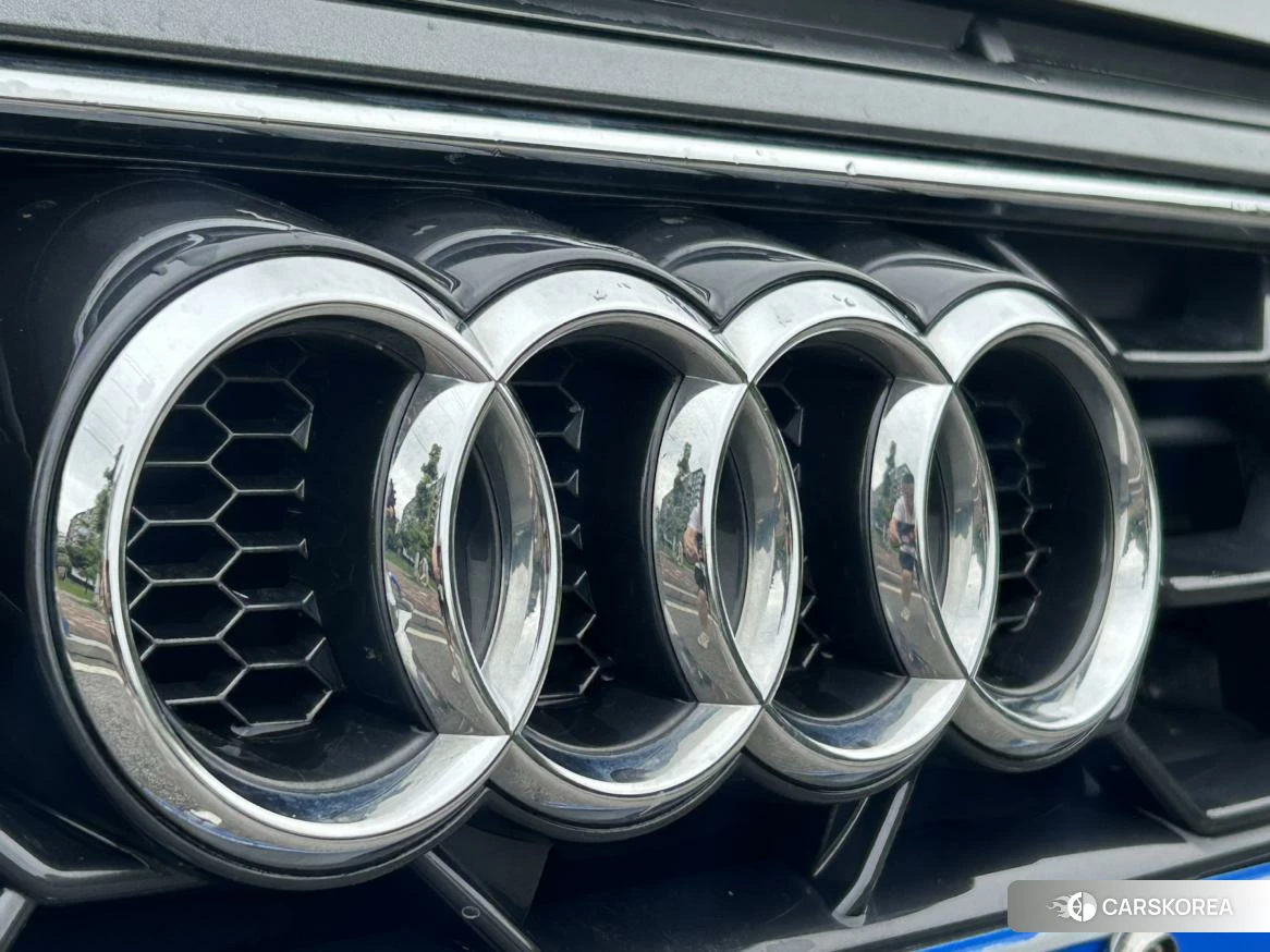 Audi A4L id 4512442 из Китая 16
