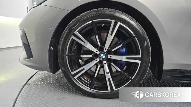 BMW 5 Series (G60) id 3952552 из Кореи 15