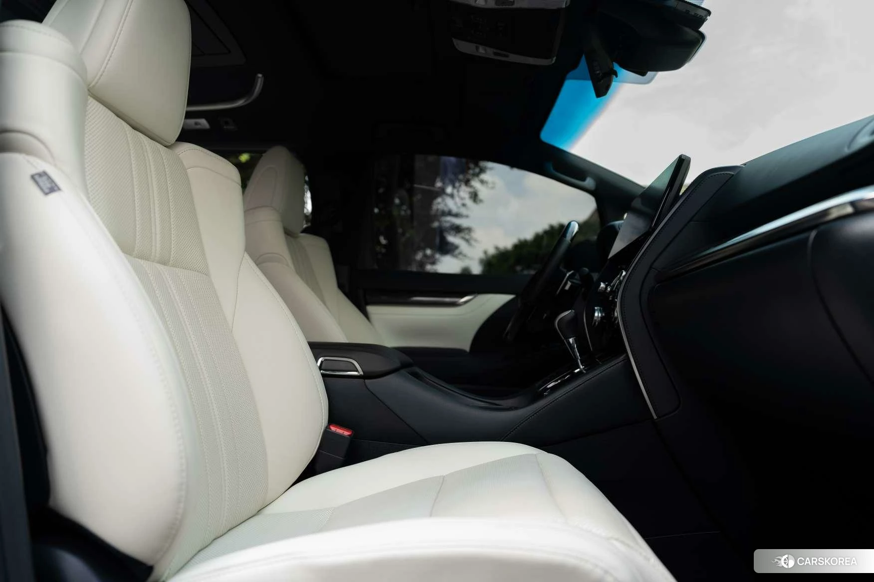Lexus LM id 4440994 из Китая 12