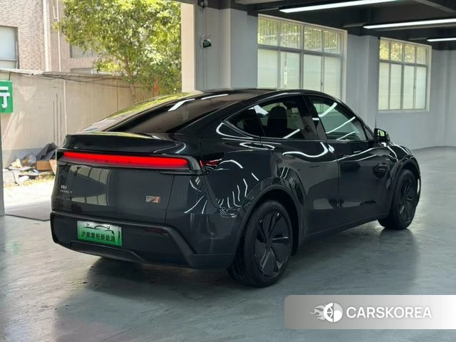 Tesla Model Y 2025 Темно-серый из Китая, фото 5