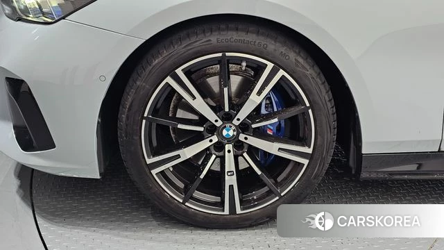 BMW 5 Series (G60) id 4533294 из Кореи 28