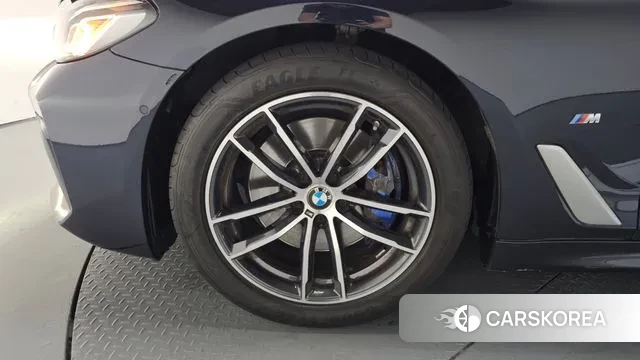 BMW 5 Series (G30) id 3054063 из Кореи 15