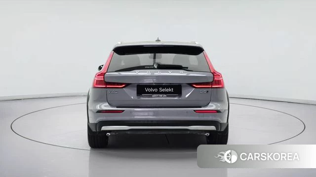 Volvo V60 Cross-Country 2nd Generation 2024 Серебристо-серый из Кореи, фото 5