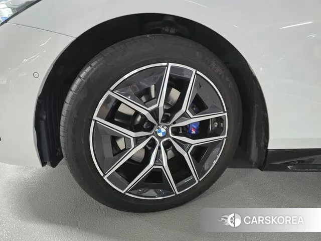 BMW 5 Series (G60) id 3340831 из Кореи 8