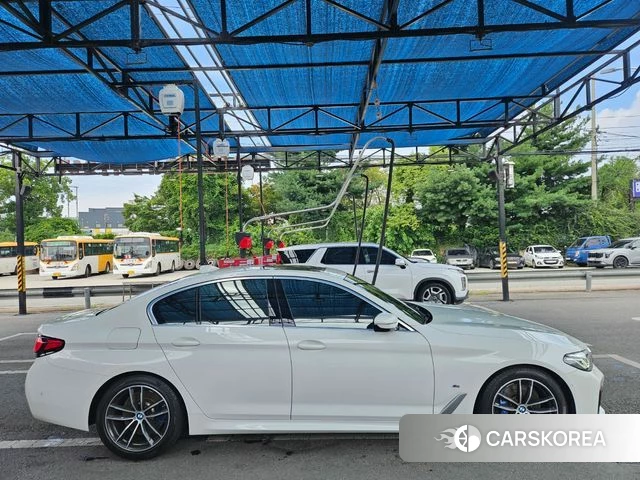 BMW 5 Series (G30) 2022 Белый из Кореи, фото 5