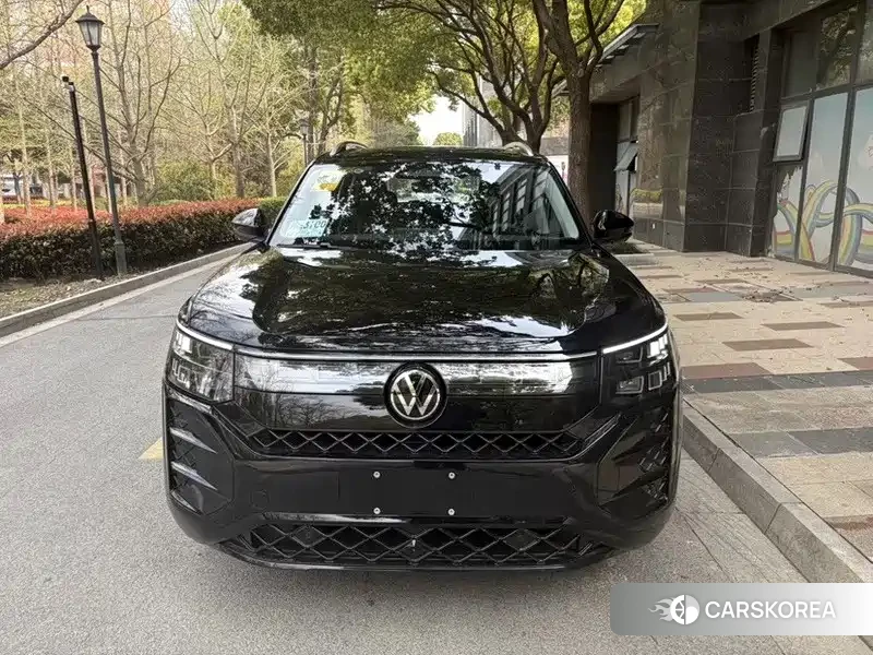 Volkswagen Touareg 2026 Черный из Китая, фото 5