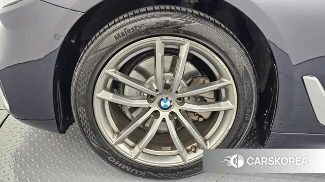 BMW 5 Series (G30) id 3449826 из Кореи 15