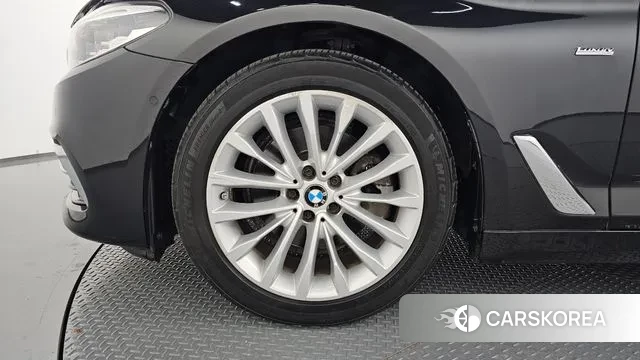 BMW 5 Series (G30) id 3363291 из Кореи 15