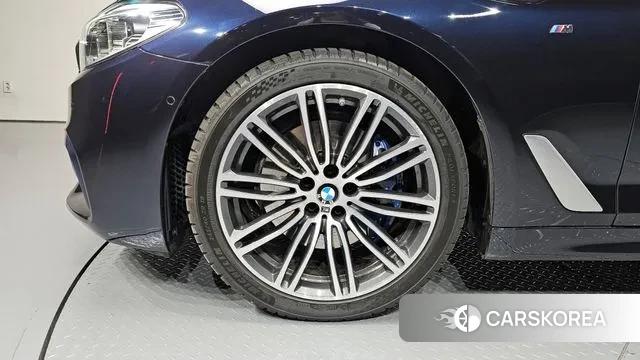 BMW 5 Series (G30) id 3391699 из Кореи 15